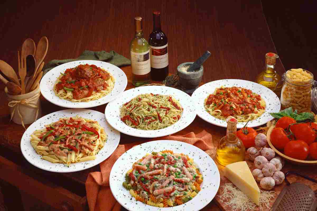 piatti italiani e vino a tavola